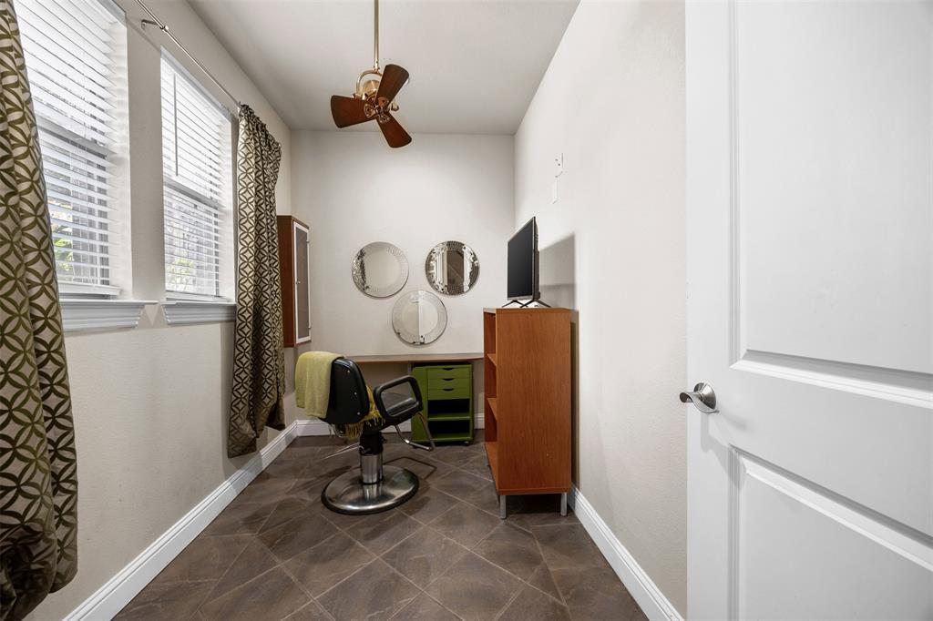 219 Mohundro Road Ferris, TX 75125 - Photo 33 of 40 a room with gym equipment