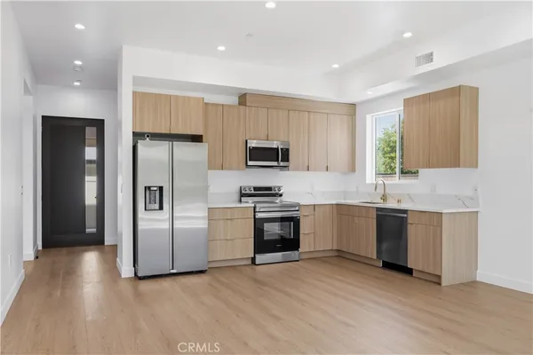 $4,600 | 10051 Amestoy Avenue, Northridge, CA 91325
