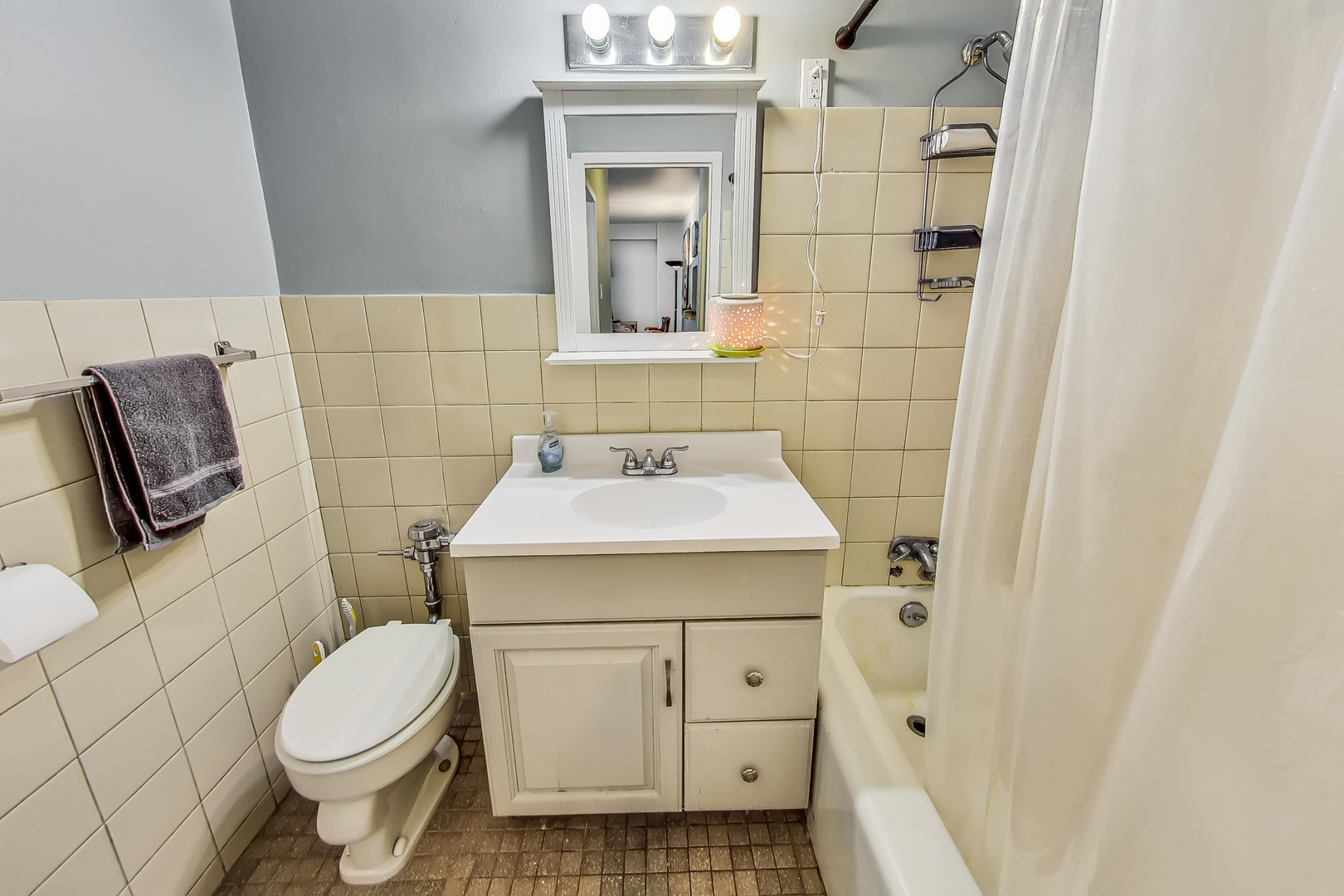 2909 North Sheridan Road, Unit 114 Chicago, IL 60657 - Photo 20 of 25