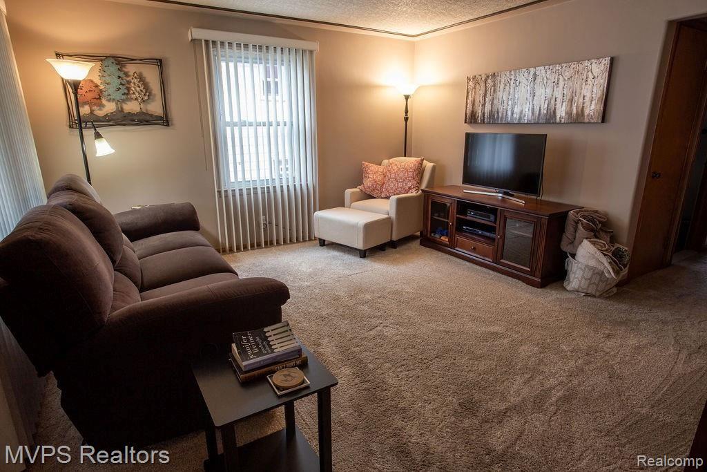 22123 Normandy Avenue Eastpointe, MI 48021 - Photo 3 of 15