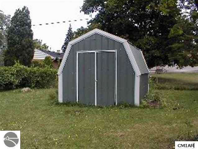 217 Rockingham Avenue Alma, MI 48801 - Photo 8 of 9 1767362-7.JPG