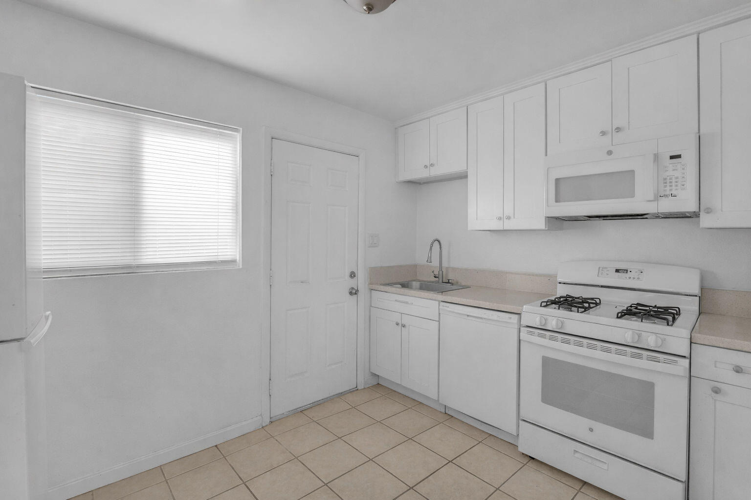 10485 Santa Cruz Road Desert Hot Springs, CA 92240 - Photo 24 of 27 1AC4638B-1367-4C85-AECD-606E52333C25