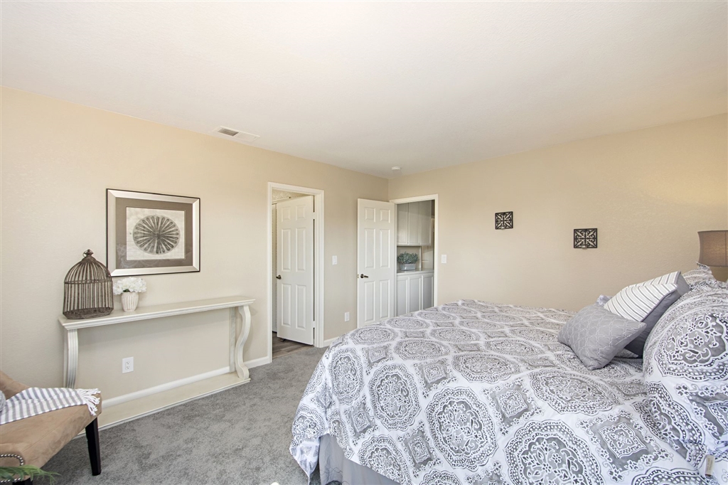 266 Sierra Ridge Drive Encinitas, CA 92024 - Photo 16 of 24 Masterbedroom