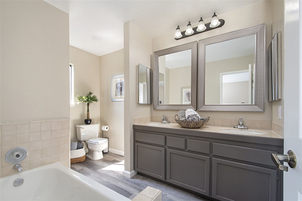 266 Sierra Ridge Drive Encinitas, CA 92024 - Photo 18 of 24 Master bathroom