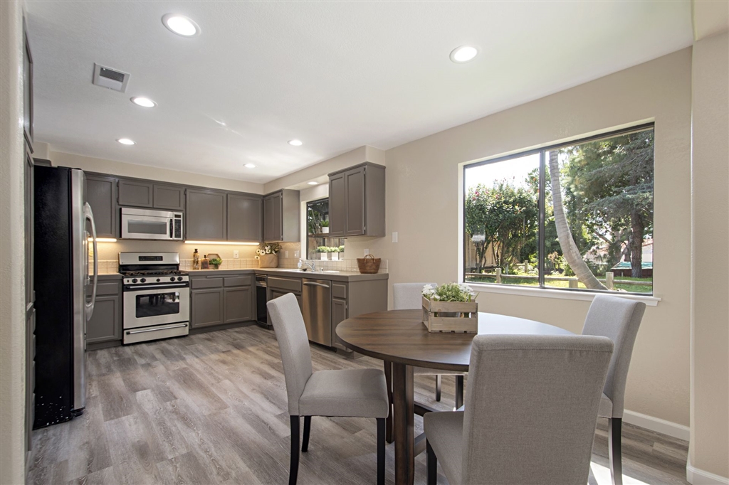 266 Sierra Ridge Drive Encinitas, CA 92024 - Photo 5 of 24 Dining nook off the kitchen, shot from the family room.