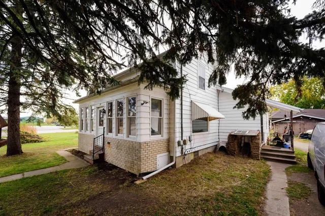 $184,900 | 609 West 4th Avenue, Oshkosh, WI 54902