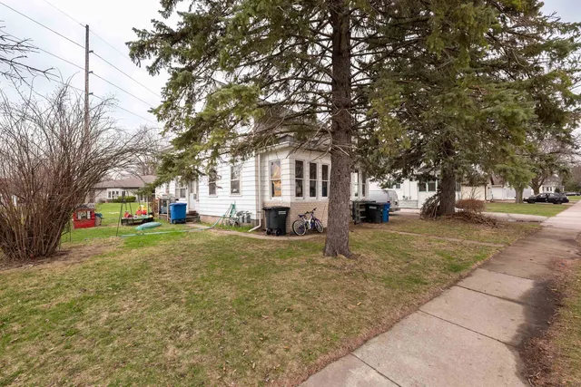 $184,900 | 609 West 4th Avenue, Oshkosh, WI 54902