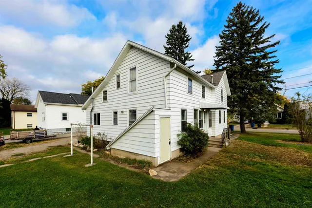 $184,900 | 609 West 4th Avenue, Oshkosh, WI 54902