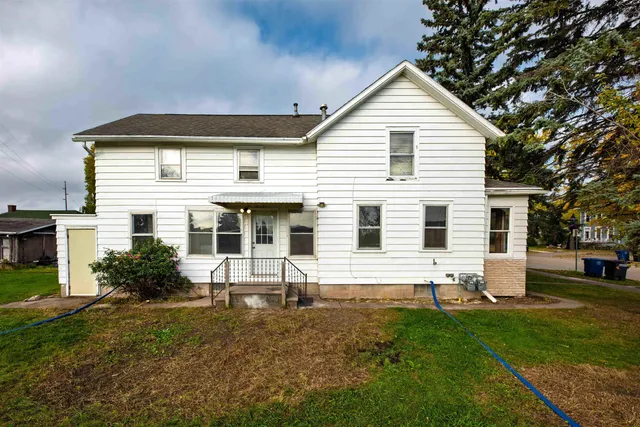 $184,900 | 609 West 4th Avenue, Oshkosh, WI 54902