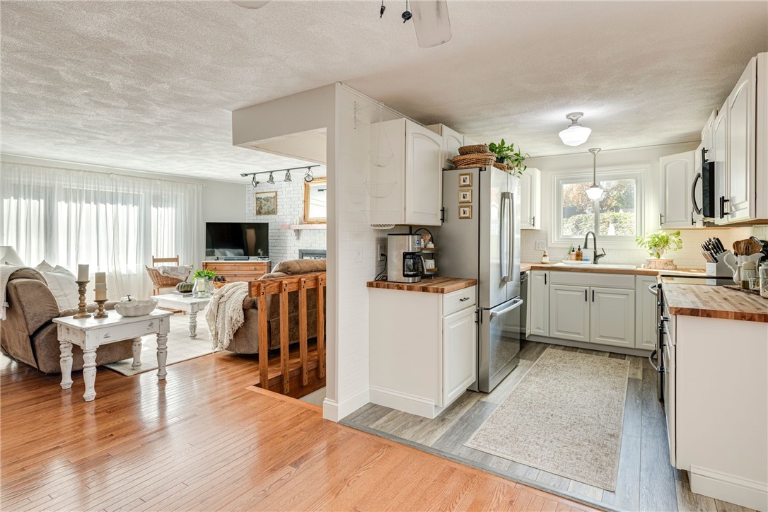 21 Geranium Circle Cranston, RI 02920 - Photo 11 of 38