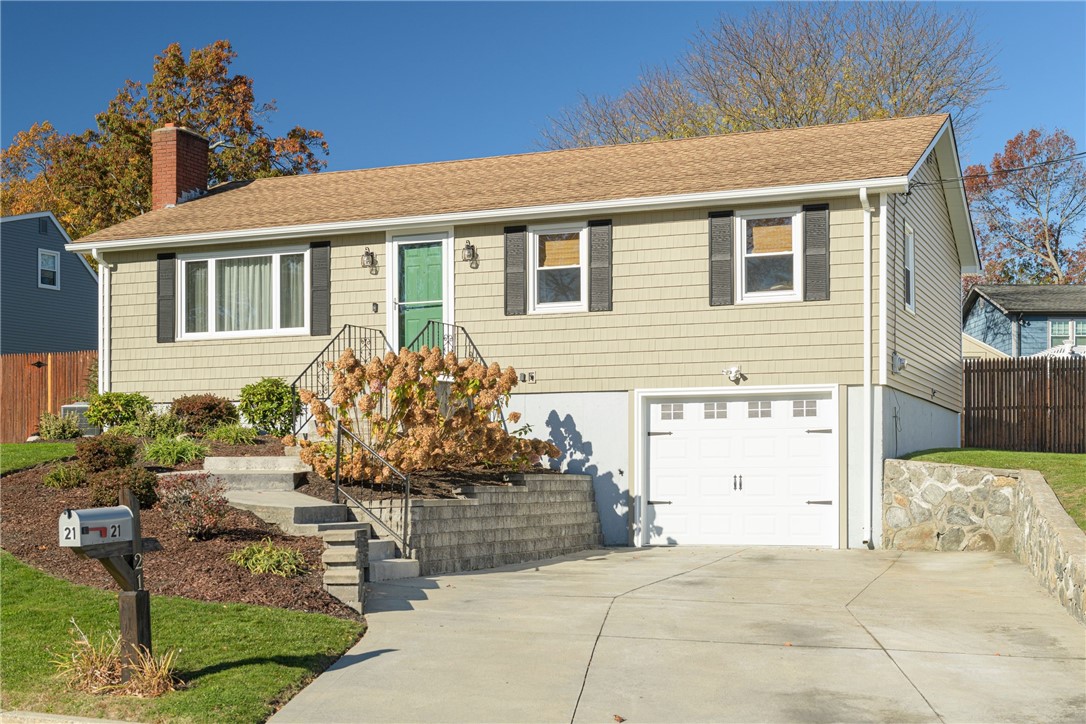 21 Geranium Circle Cranston, RI 02920 - Photo 4 of 38