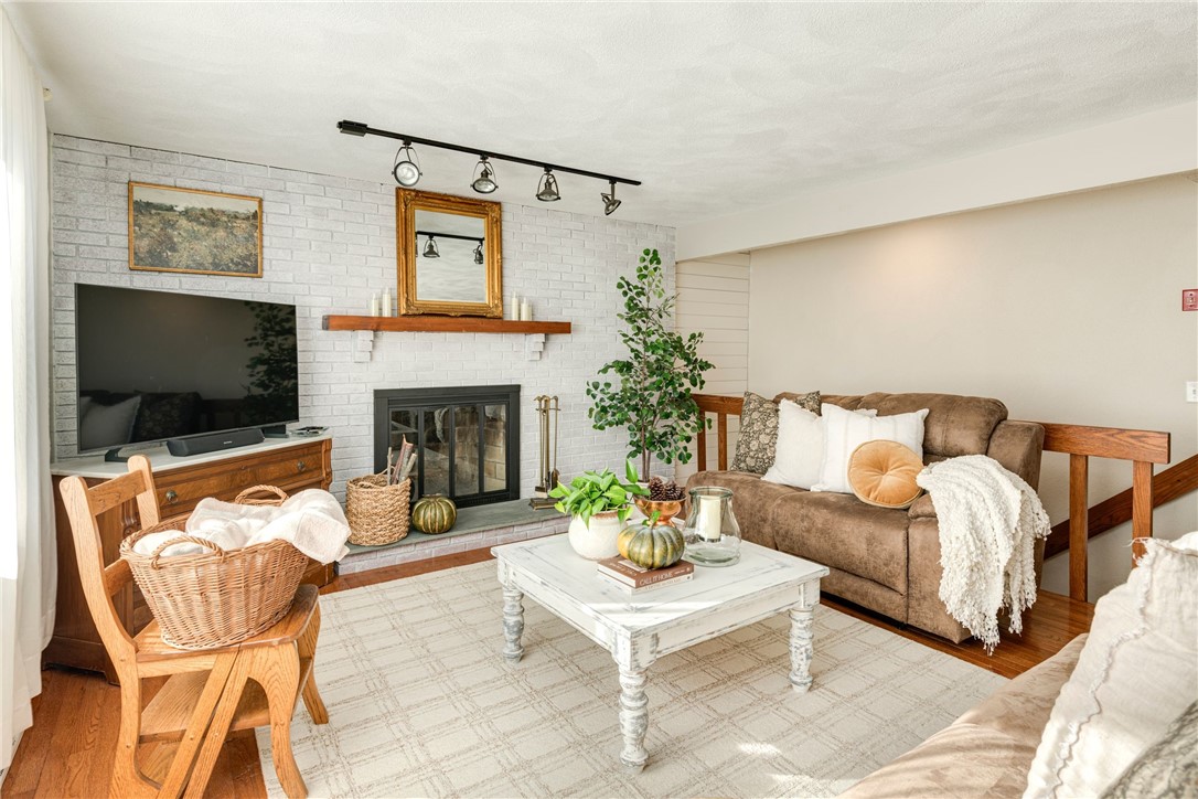 21 Geranium Circle Cranston, RI 02920 - Photo 6 of 38