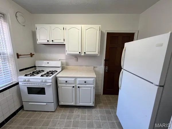 $995 | 7760 Wise Avenue, Unit 11, Richmond Heights, MO 63117