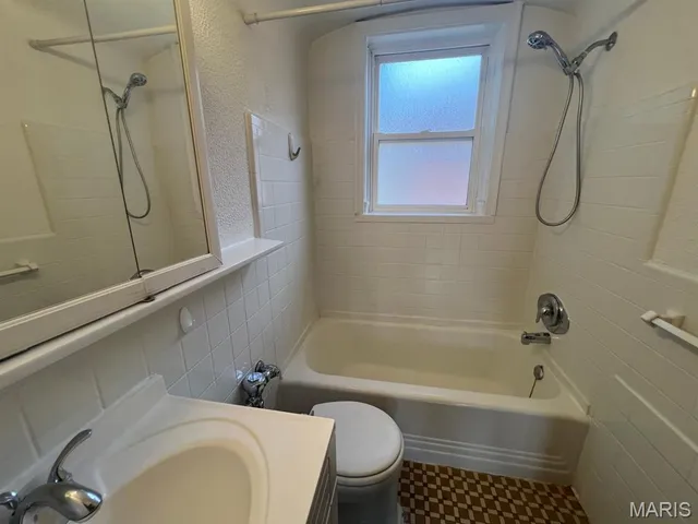 $995 | 7760 Wise Avenue, Unit 11, St. Louis, MO 63117