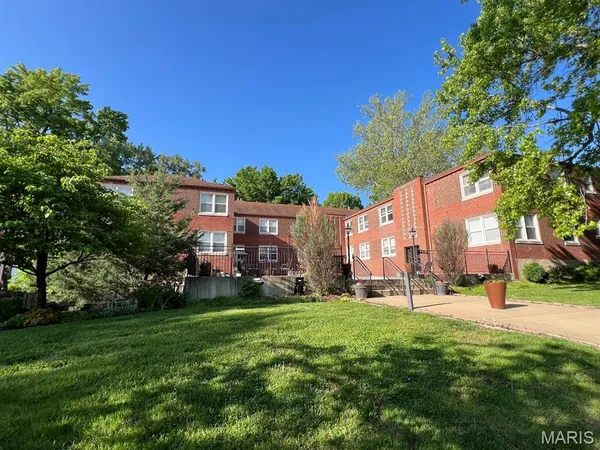 $995 | 7760 Wise Avenue, Unit 11, Richmond Heights, MO 63117