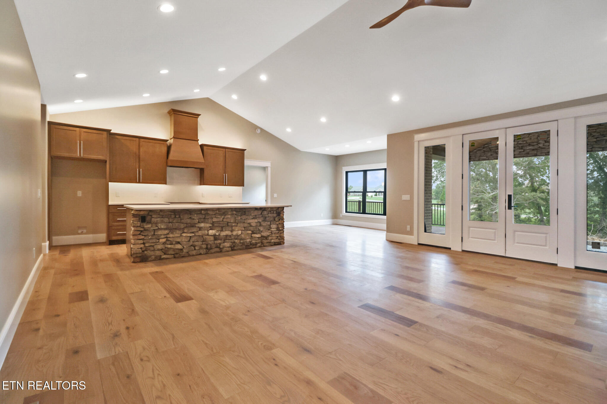 5843 Dunbar Road Crossville, TN 38572 - Photo 12 of 54 Living Room