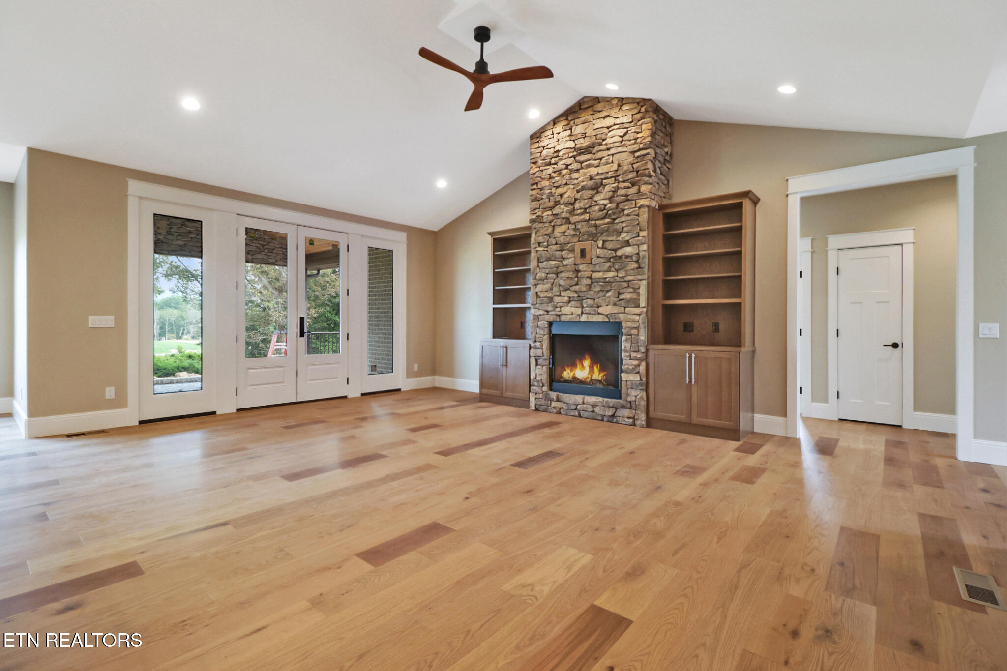 5843 Dunbar Road Crossville, TN 38572 - Photo 15 of 54 Living Room