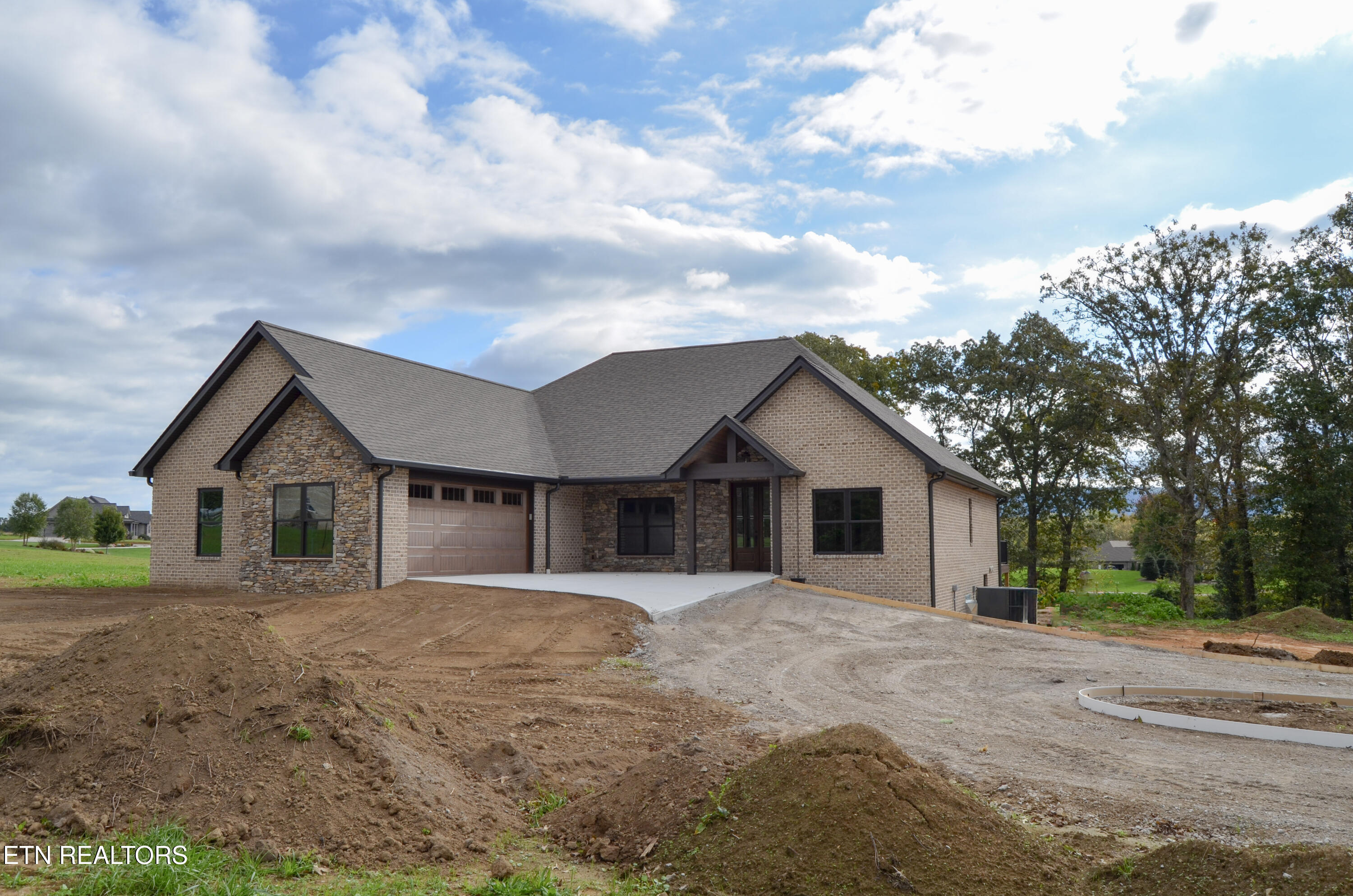 5843 Dunbar Road Crossville, TN 38572 - Photo 2 of 54 Front of House