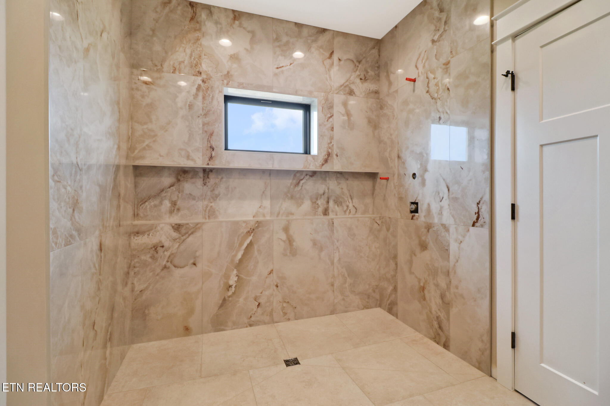 5843 Dunbar Road Crossville, TN 38572 - Photo 23 of 54 Master Bathroom