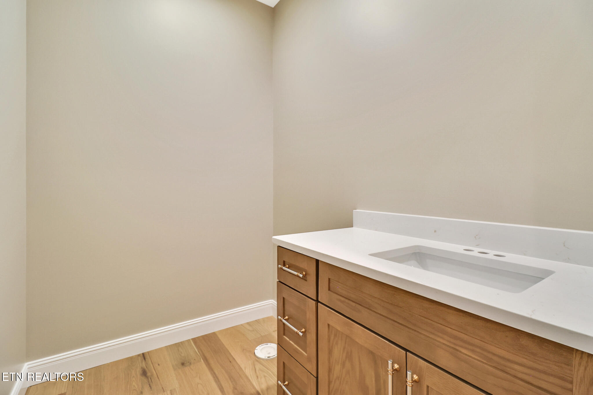 5843 Dunbar Road Crossville, TN 38572 - Photo 28 of 54 Bathroom