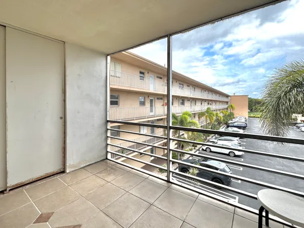 $1,400 | 2515 Northeast 2nd Court, Unit 315, Boynton Beach, FL 33435