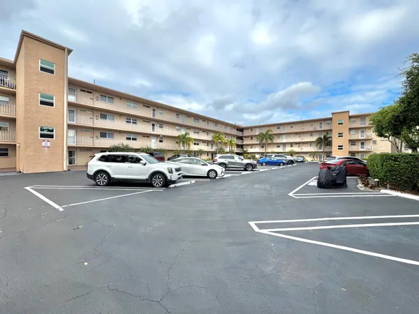 $1,400 | 2515 Northeast 2nd Court, Unit 315, Boynton Beach, FL 33435