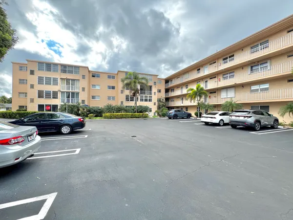 $1,400 | 2515 Northeast 2nd Court, Unit 315, Boynton Beach, FL 33435