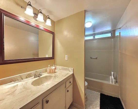 $1,400 | 2515 Northeast 2nd Court, Unit 315, Boynton Beach, FL 33435