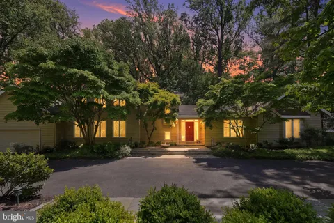 $1,829,000 | 11815 Beekman Place, Rockville, MD 20854