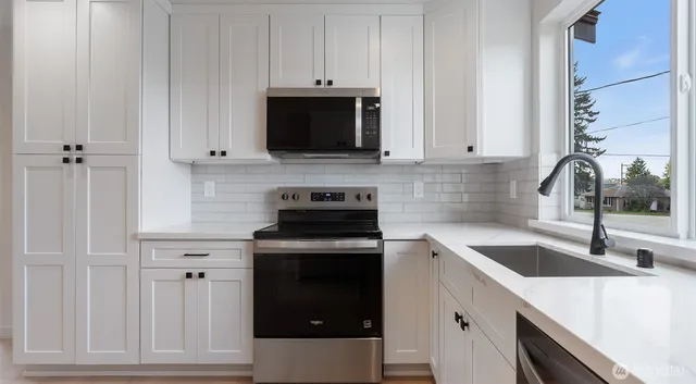 $574,995 | 3205 19th Street, Unit B, Everett, WA 98201