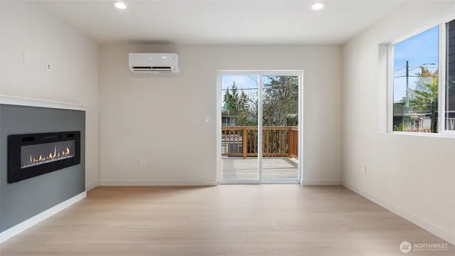 $574,995 | 3205 19th Street, Unit B, Everett, WA 98201