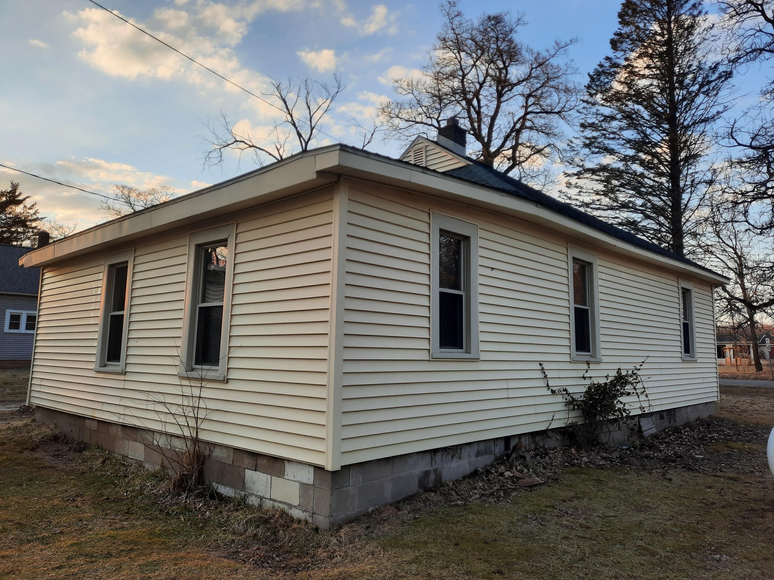 1692 East Center Road Hastings, MI 49058 - Photo 2 of 21 20220316_191951