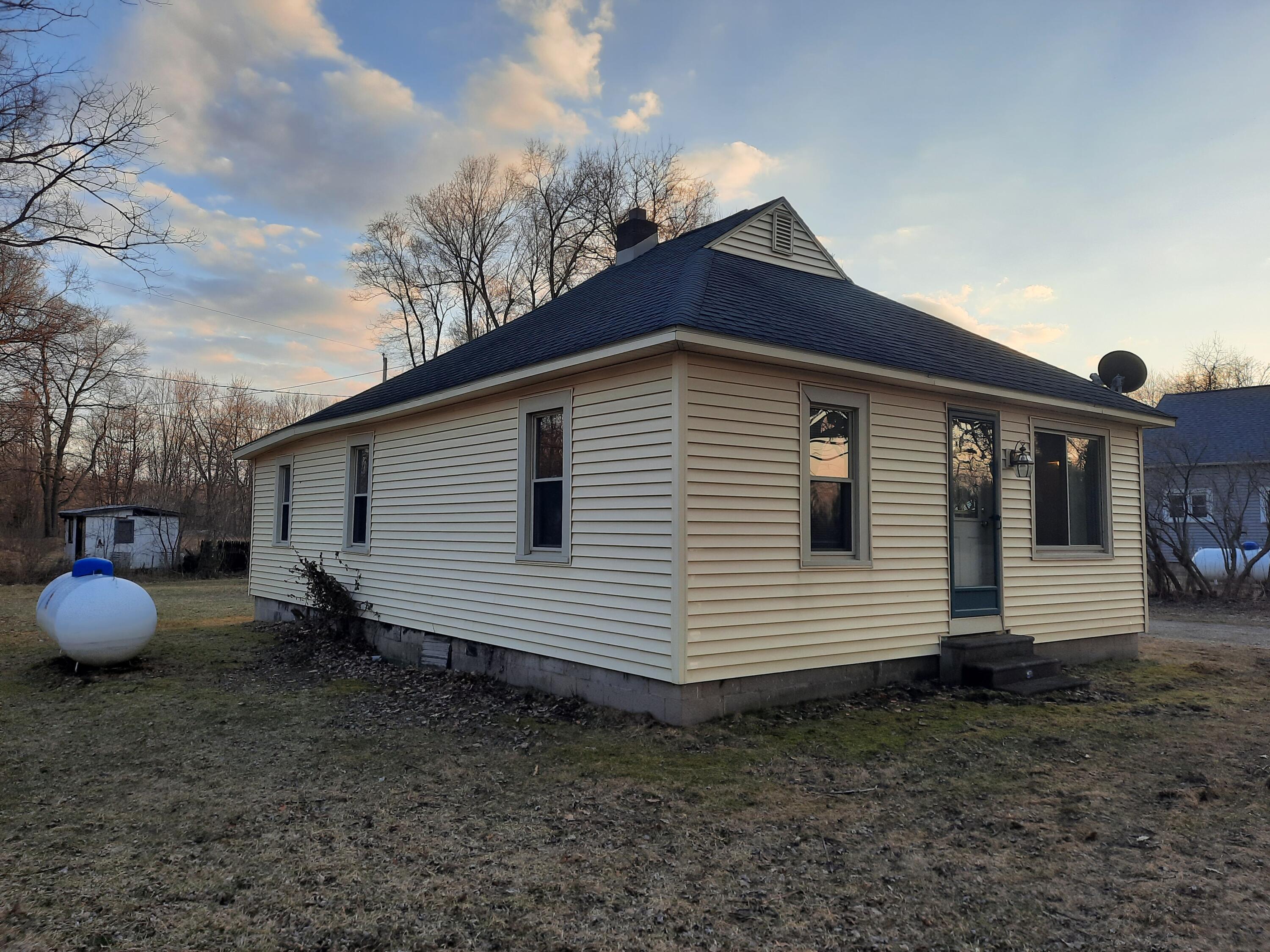 1692 East Center Road Hastings, MI 49058 - Photo 3 of 21 20220316_192015