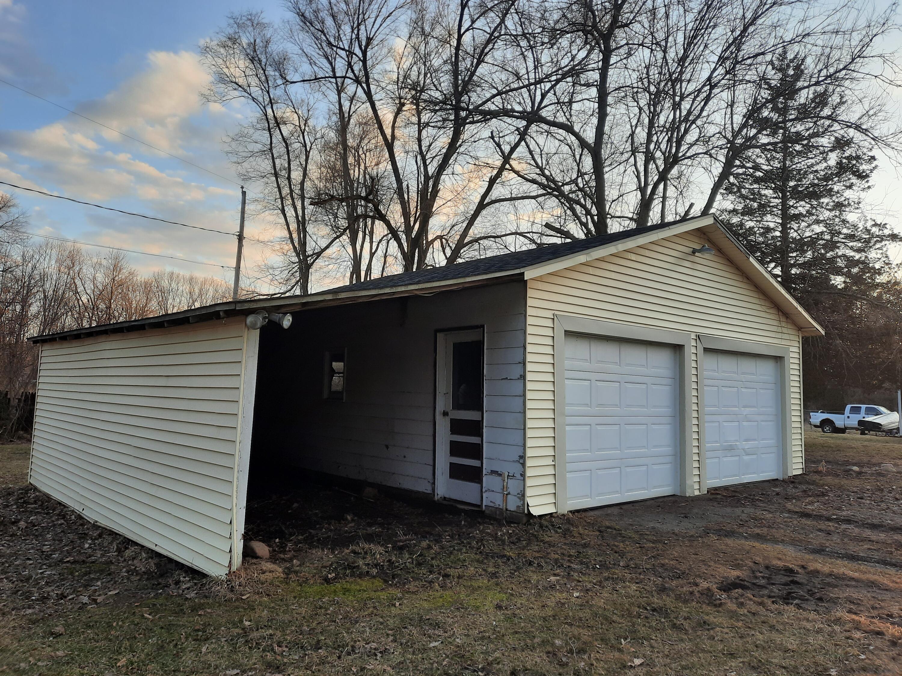 1692 East Center Road Hastings, MI 49058 - Photo 4 of 21 20220316_191912