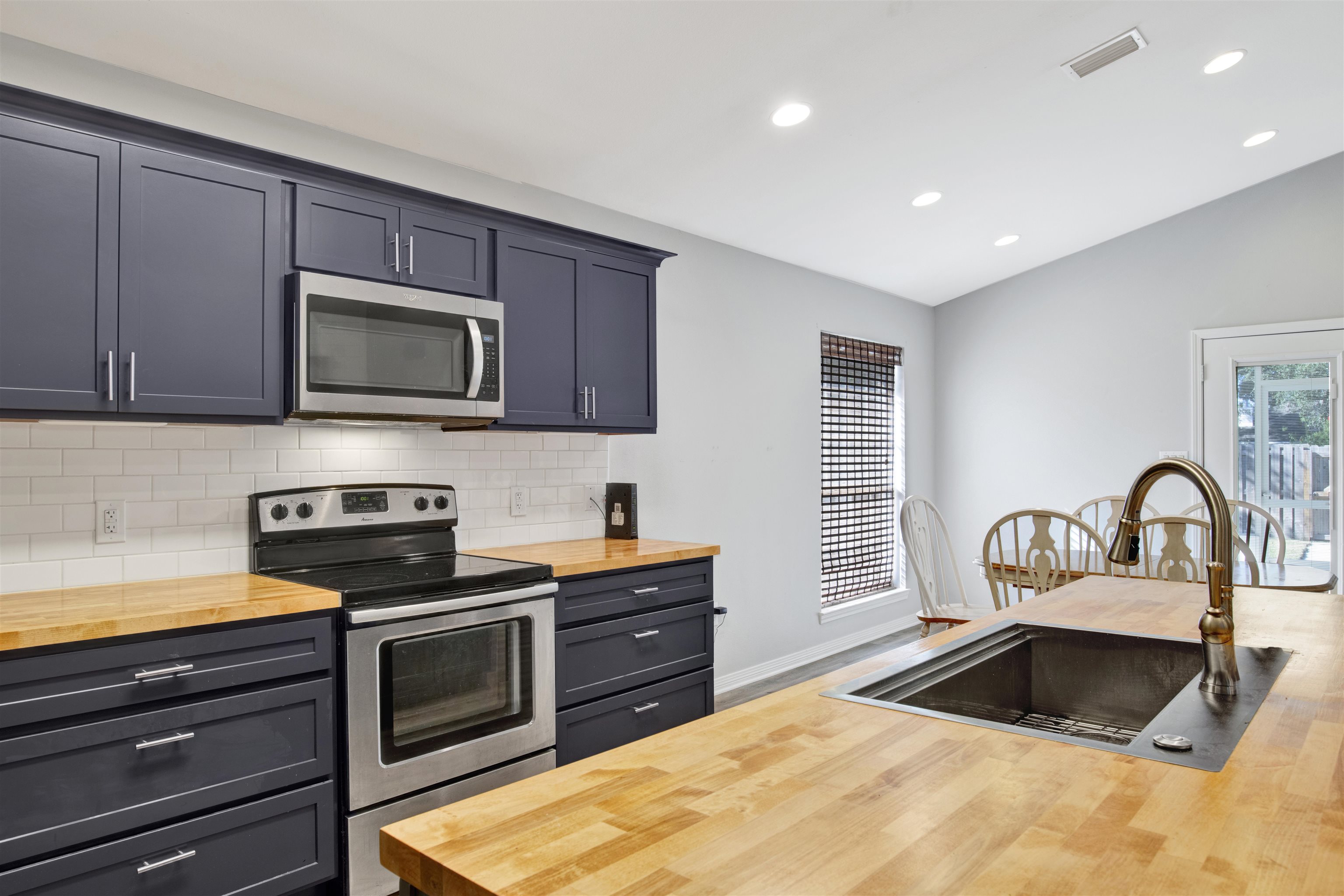 7145 Raintree Lane Gulf Shores, AL 36542 - Photo 8 of 25 Kitchen