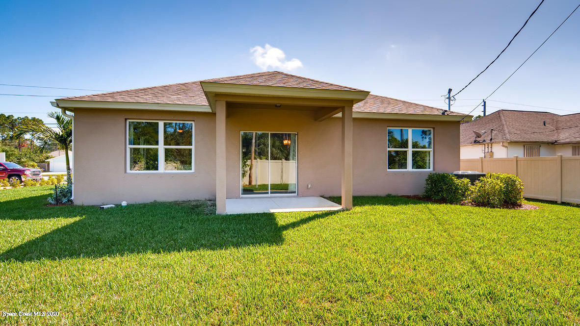 2193 Gascon Road Southwest Palm Bay, FL 32908 - Photo 10 of 17 Cali_Model_PalmBay9
