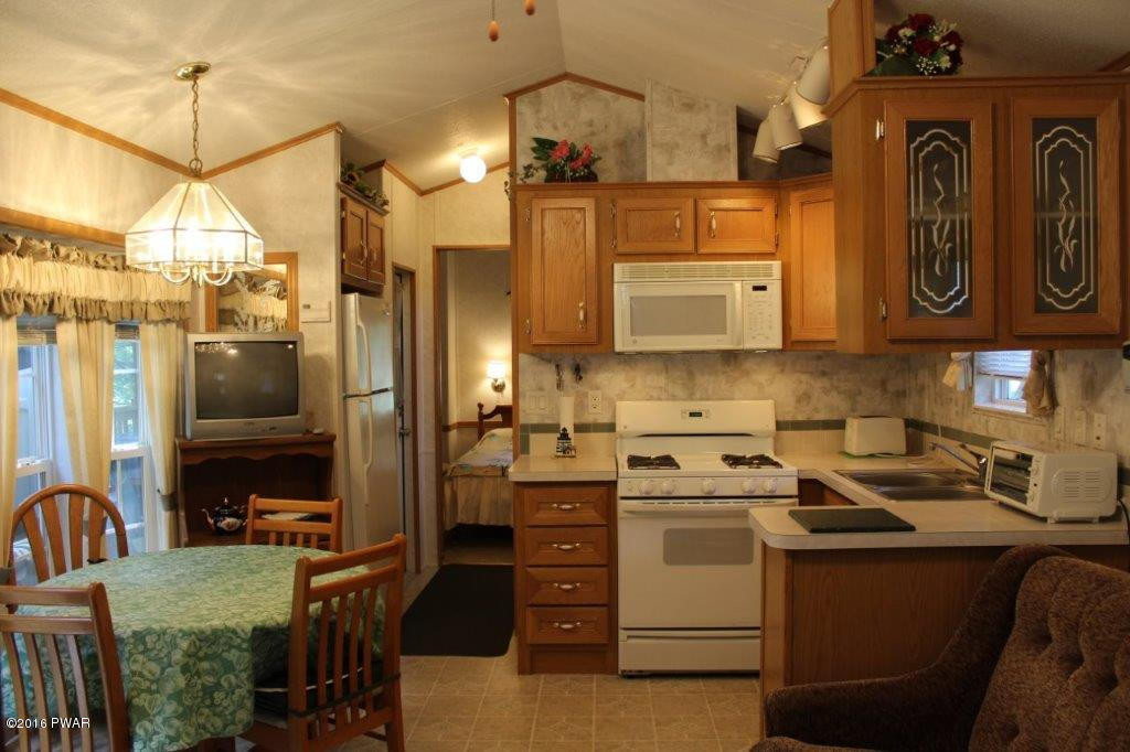 112 Big Bear Road Hawley, PA 18428 - Photo 4 of 19