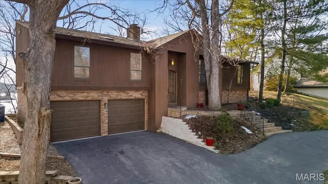 $825,000 | 23 Marquette Drive, Lake St. Louis, MO 63367