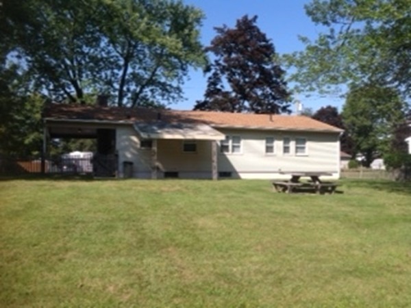 14 Upland Road Holyoke, MA 01040 - Photo 5 of 28 Gallery Image 5
