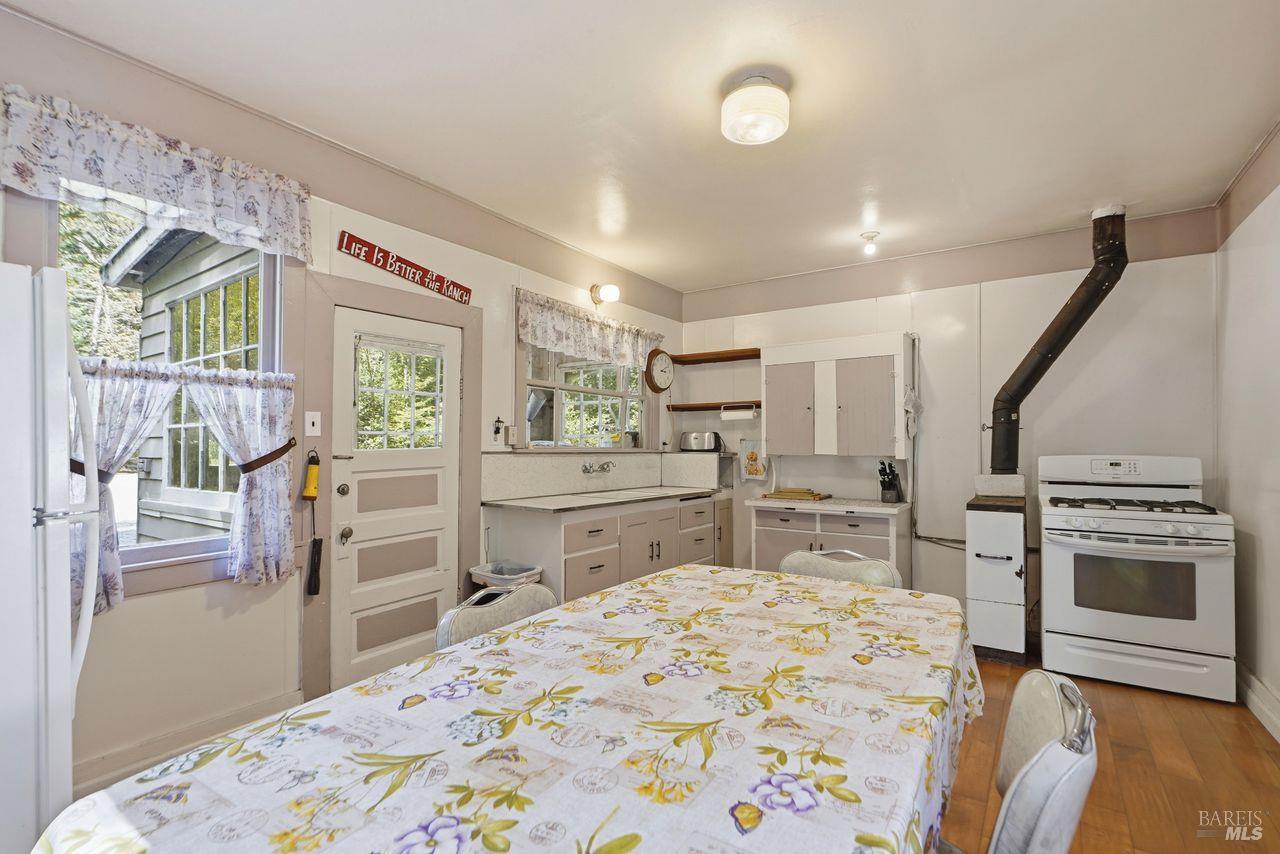886 Montgomery Road Sebastopol, CA 95472 - Photo 3 of 37