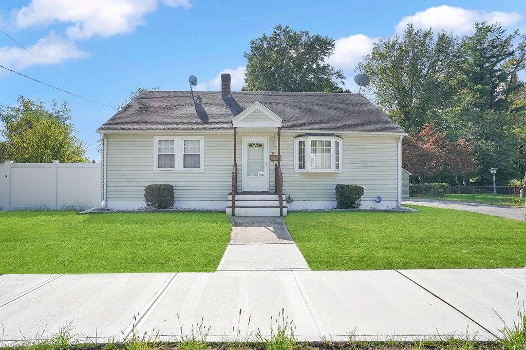 37 Stanhope Road Springfield, MA 01109 - Photo 1 of 17 Gallery Image 1