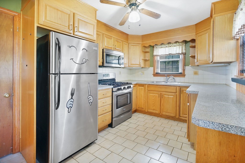 37 Stanhope Road Springfield, MA 01109 - Photo 13 of 17 Gallery Image 13