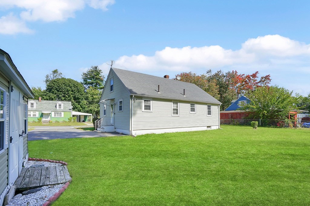 37 Stanhope Road Springfield, MA 01109 - Photo 3 of 17 Gallery Image 3