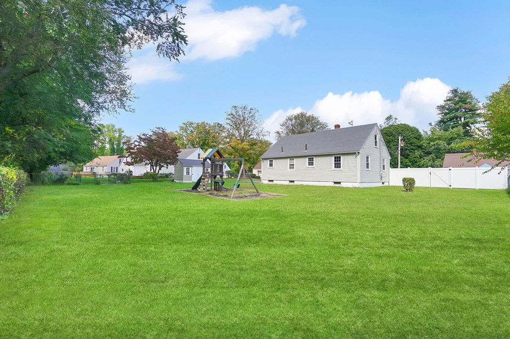 37 Stanhope Road Springfield, MA 01109 - Photo 5 of 17 Gallery Image 5