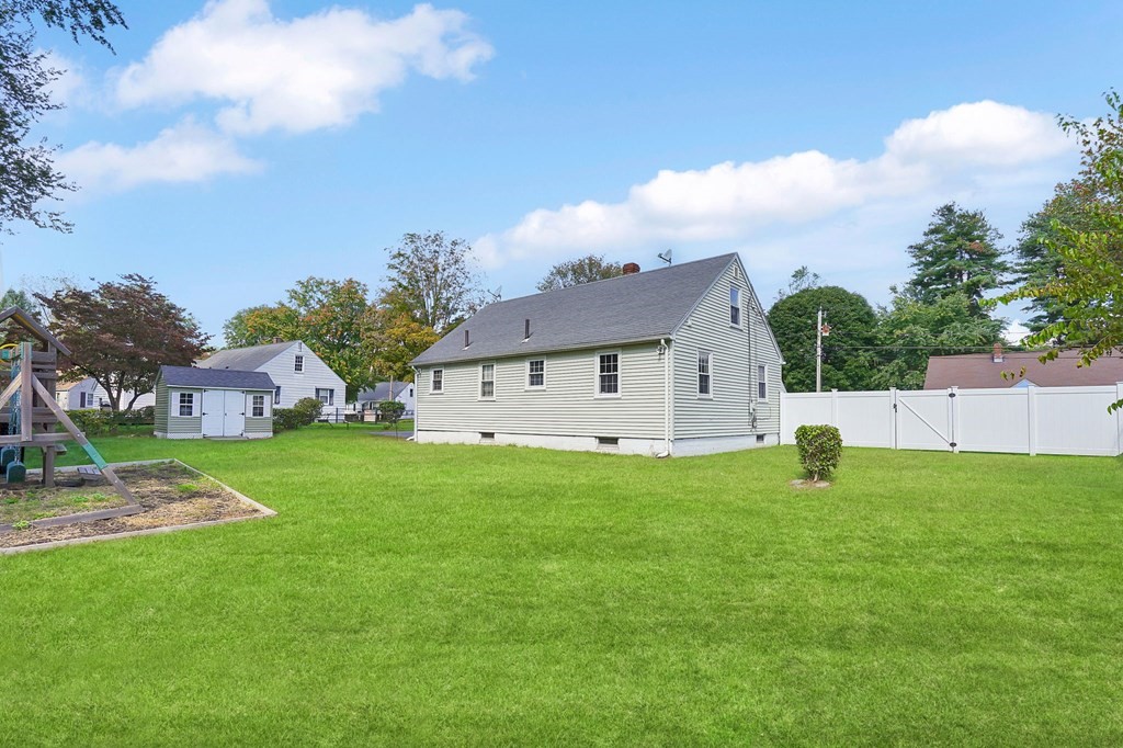 37 Stanhope Road Springfield, MA 01109 - Photo 6 of 17 Gallery Image 6