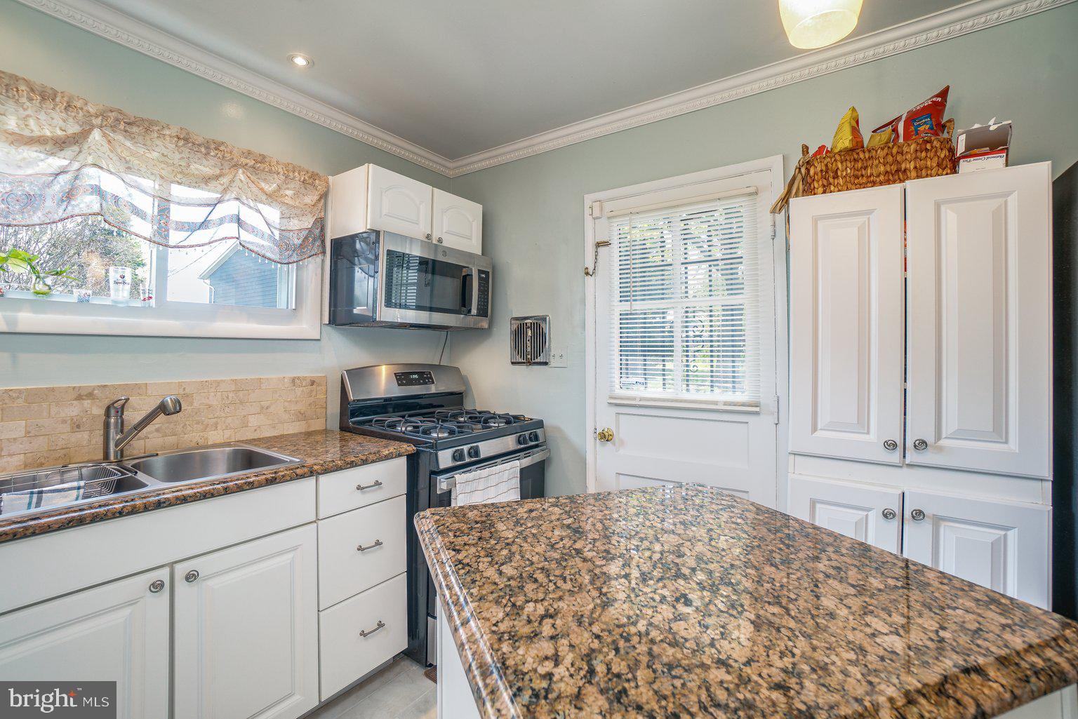 5922 Robindale Road Baltimore, MD 21228 - Photo 12 of 29 Kitchen