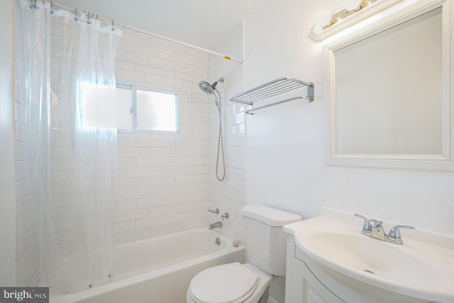 5922 Robindale Road Baltimore, MD 21228 - Photo 18 of 29 Bath room