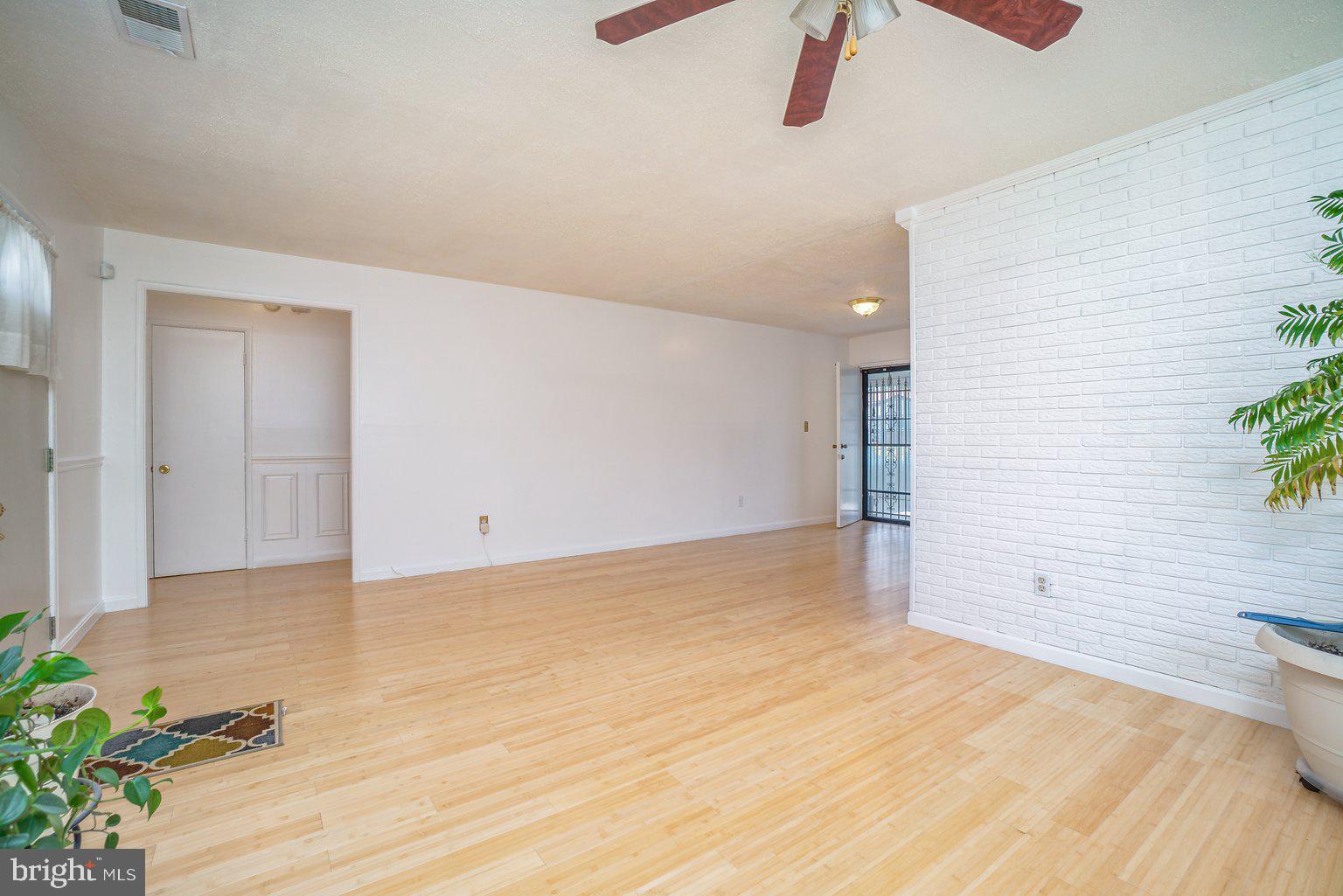 5922 Robindale Road Baltimore, MD 21228 - Photo 5 of 29 Living Room