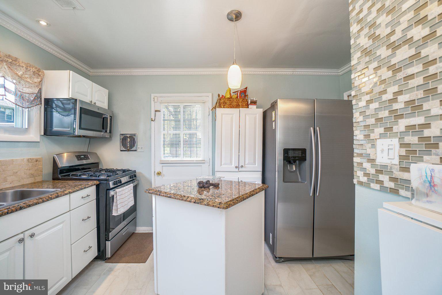 5922 Robindale Road Baltimore, MD 21228 - Photo 9 of 29 Kitchen with wheeled island
