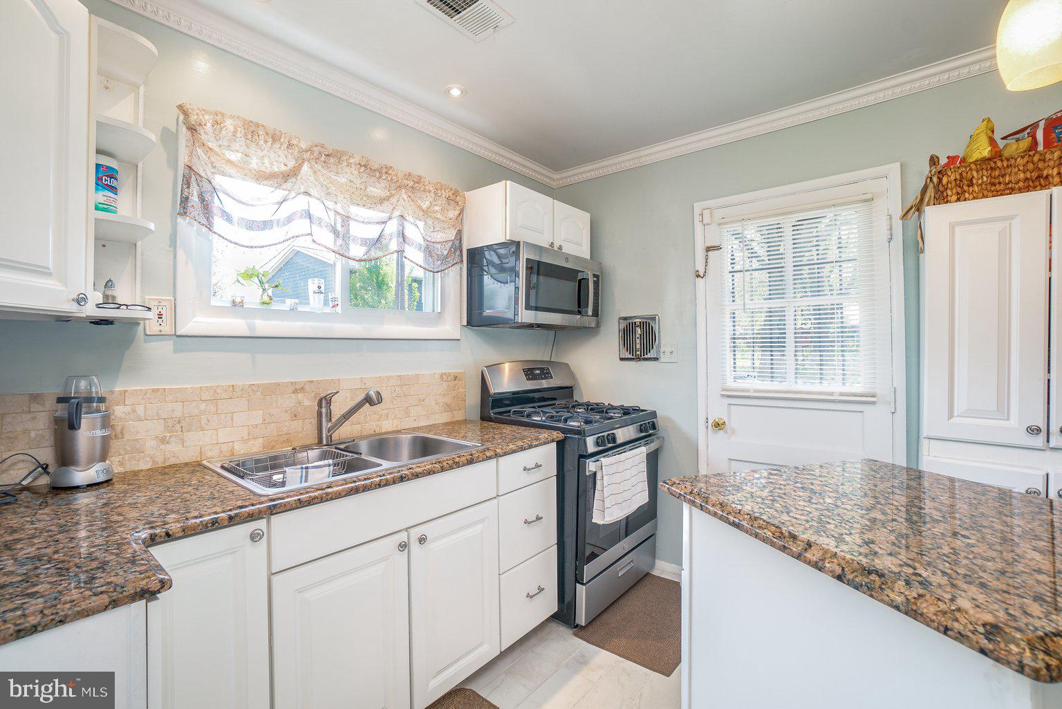 5922 Robindale Road Baltimore, MD 21228 - Photo 10 of 29 Kitchen
